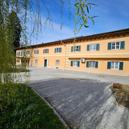 White Flat By Grazrentals With Cool Location & Free Parking Exterior photo