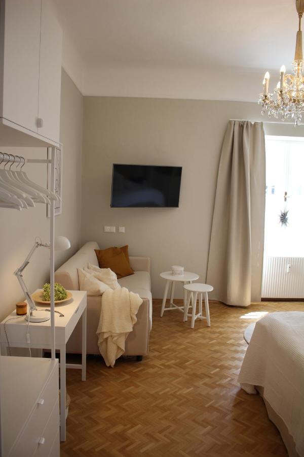 White Flat By Grazrentals With Cool Location & Free Parking Exterior photo