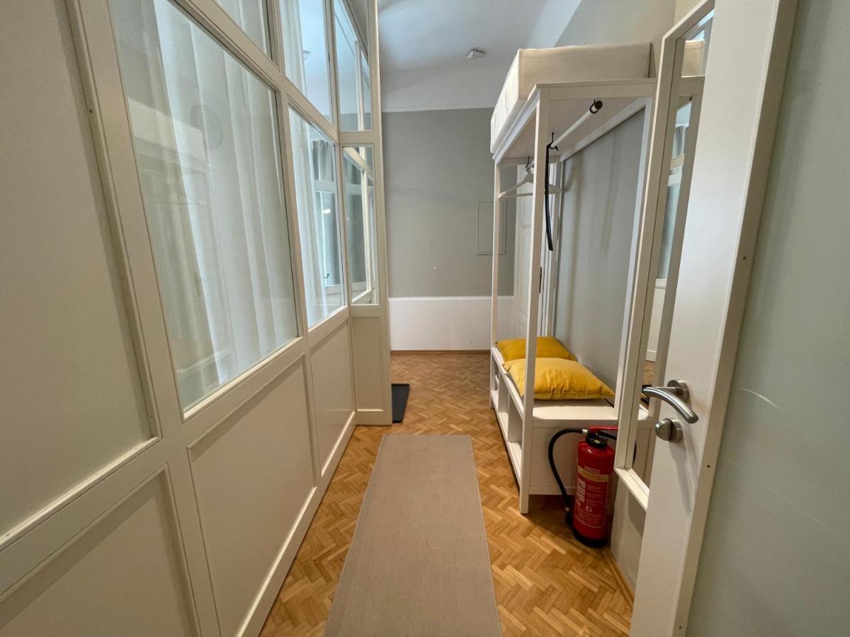White Flat By Grazrentals With Cool Location & Free Parking Exterior photo
