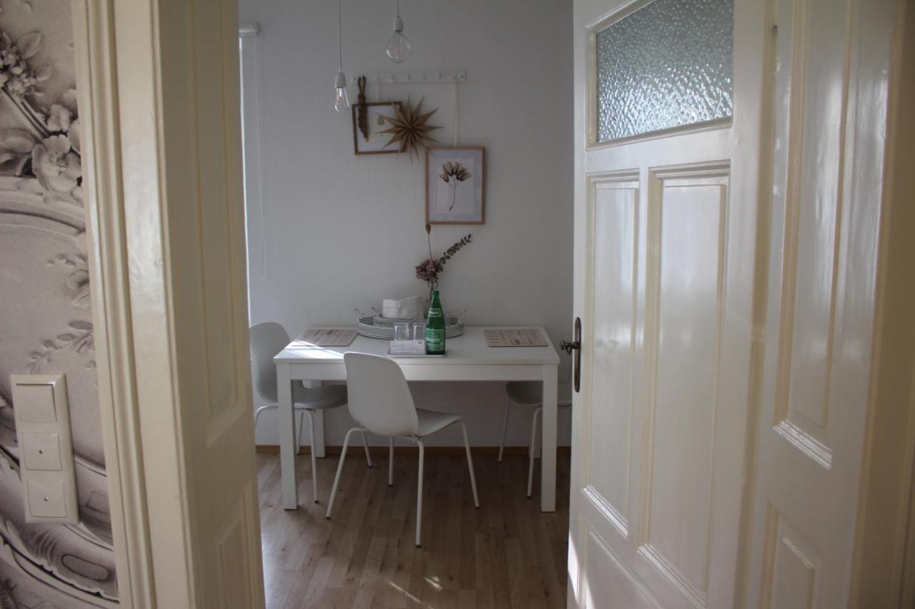 White Flat By Grazrentals With Cool Location & Free Parking Exterior photo